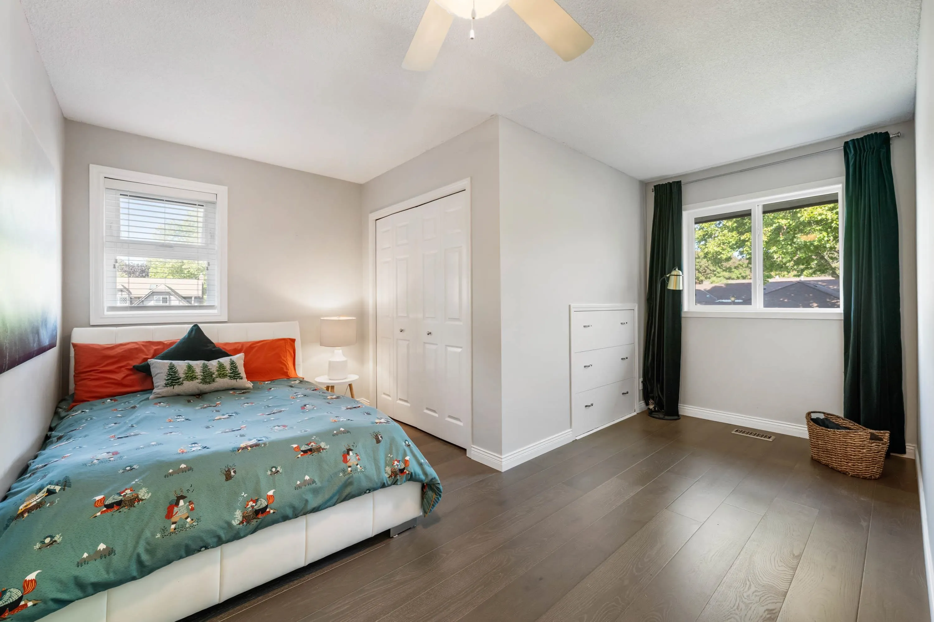 5796 Goldenrod Crescent