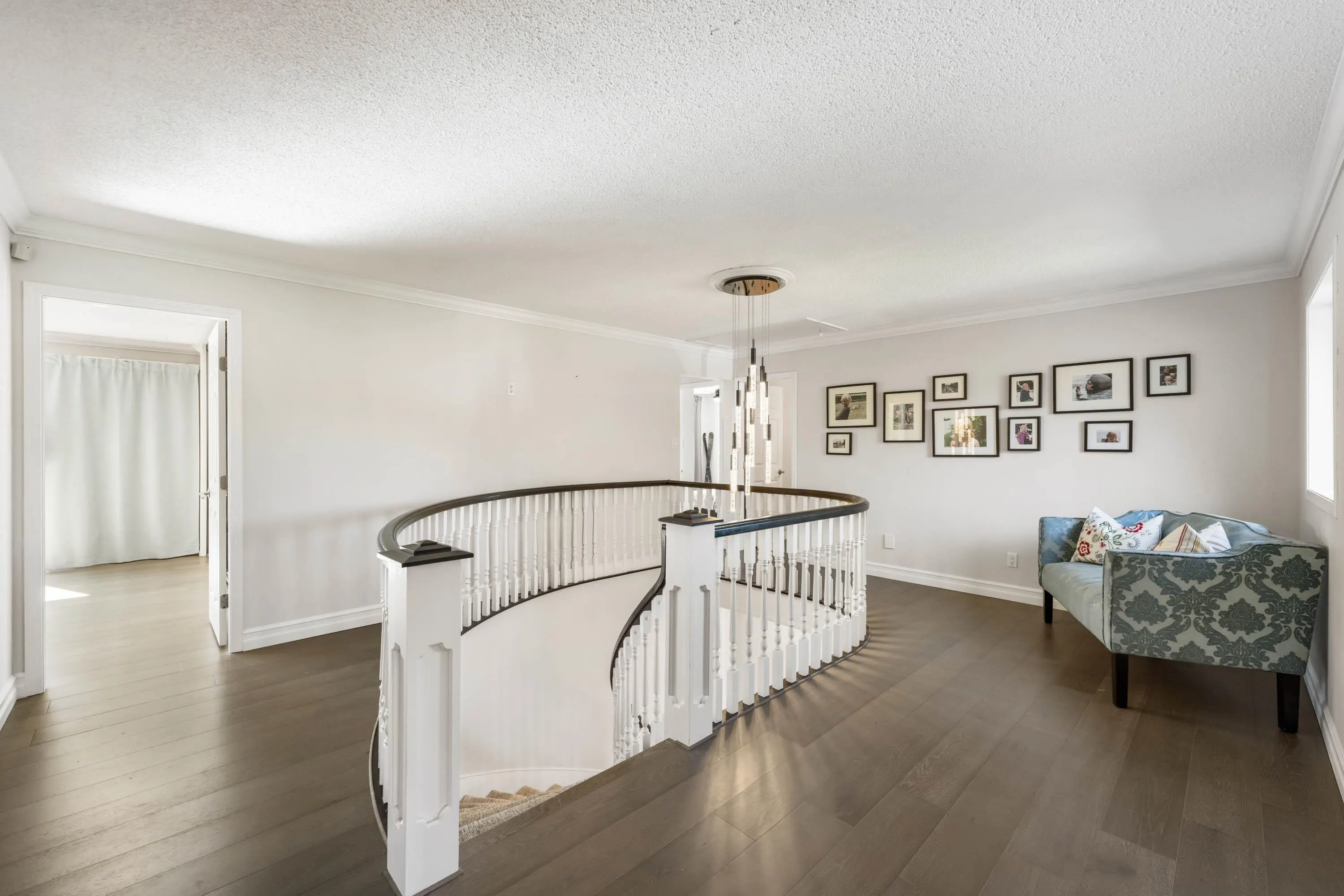 5796 Goldenrod Crescent