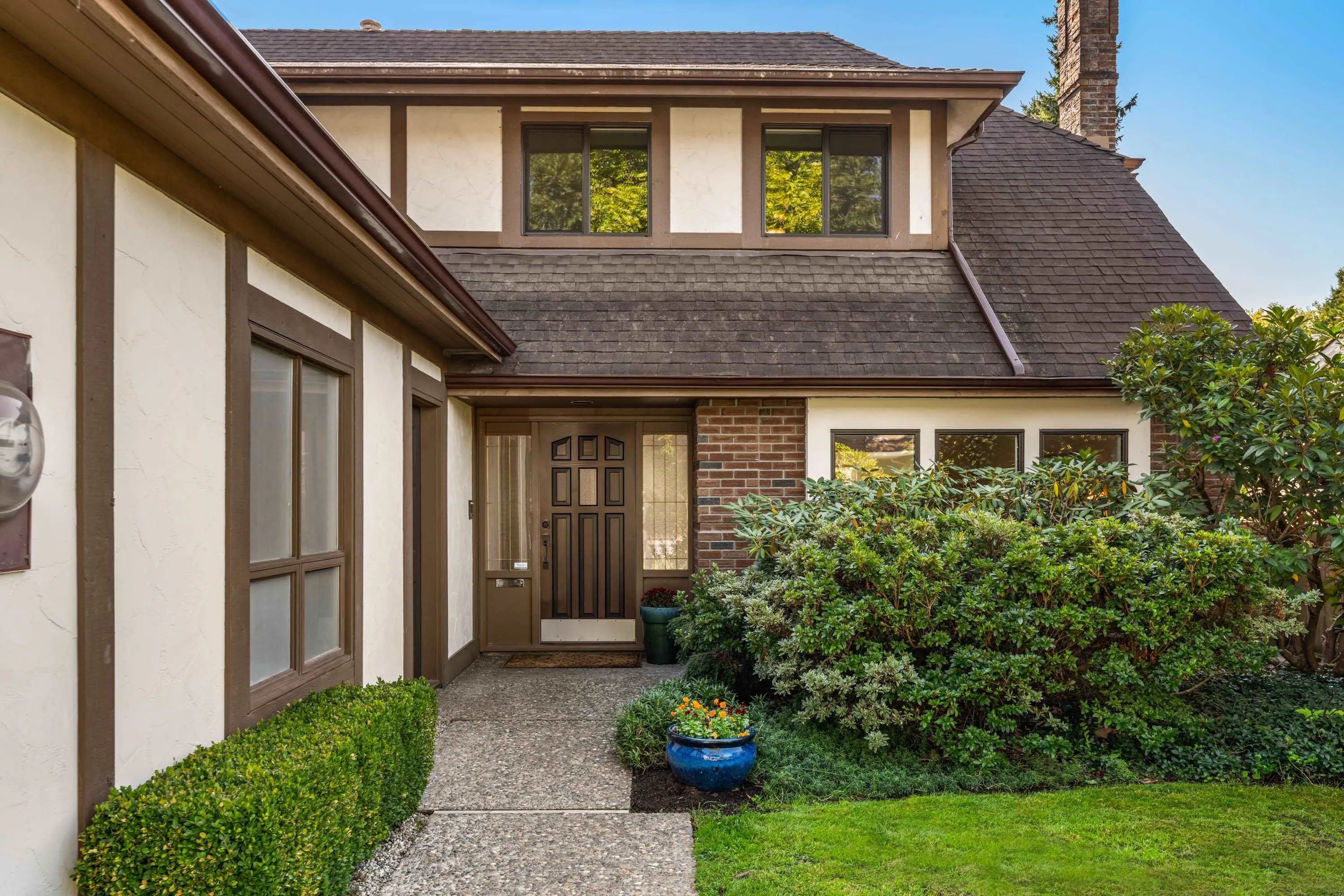 5796 Goldenrod Crescent