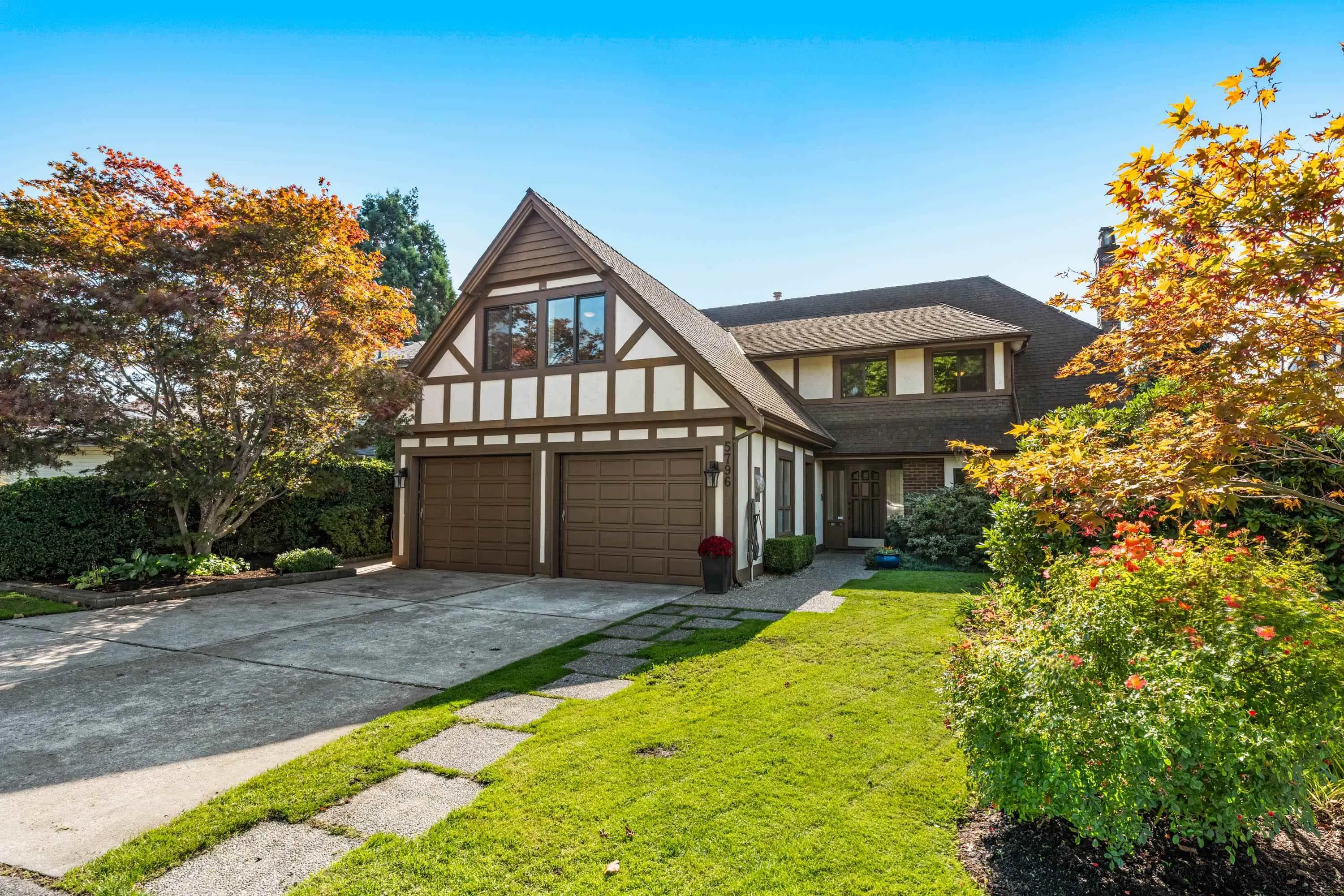 5796 Goldenrod Crescent