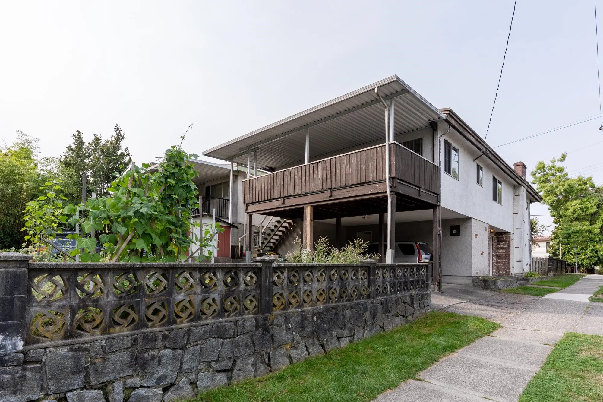 150 E 28 Avenue