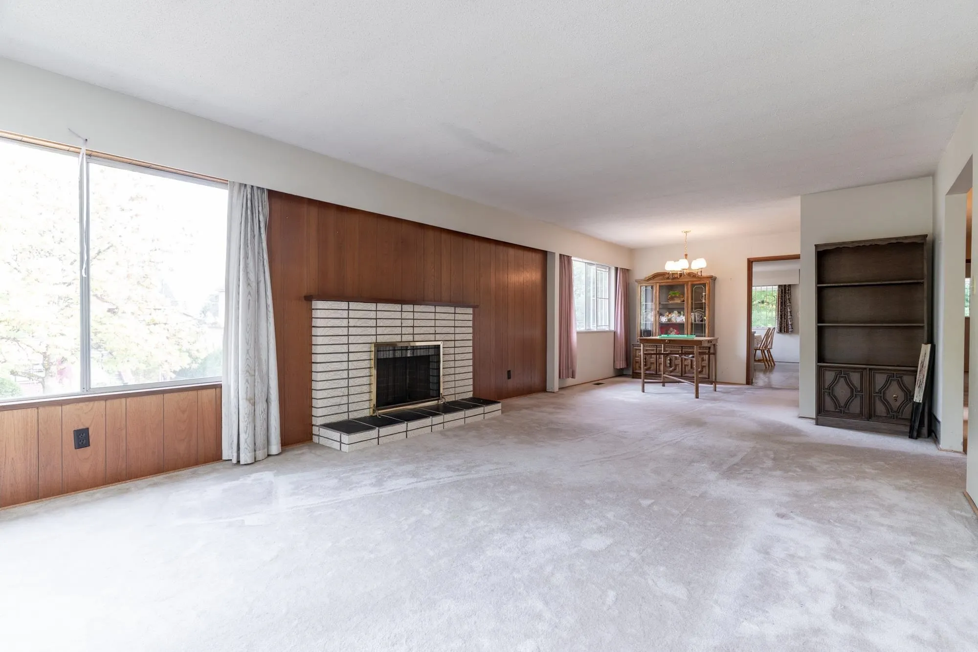 150 E 28 Avenue