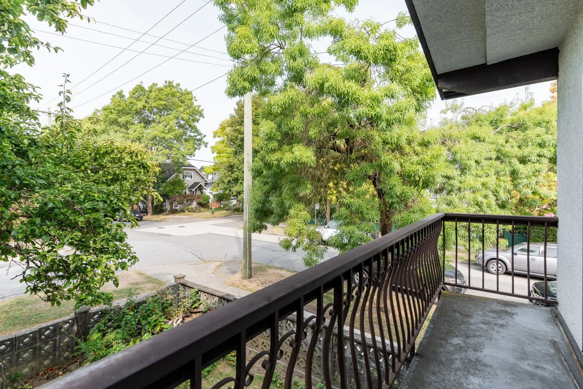 150 E 28 Avenue
