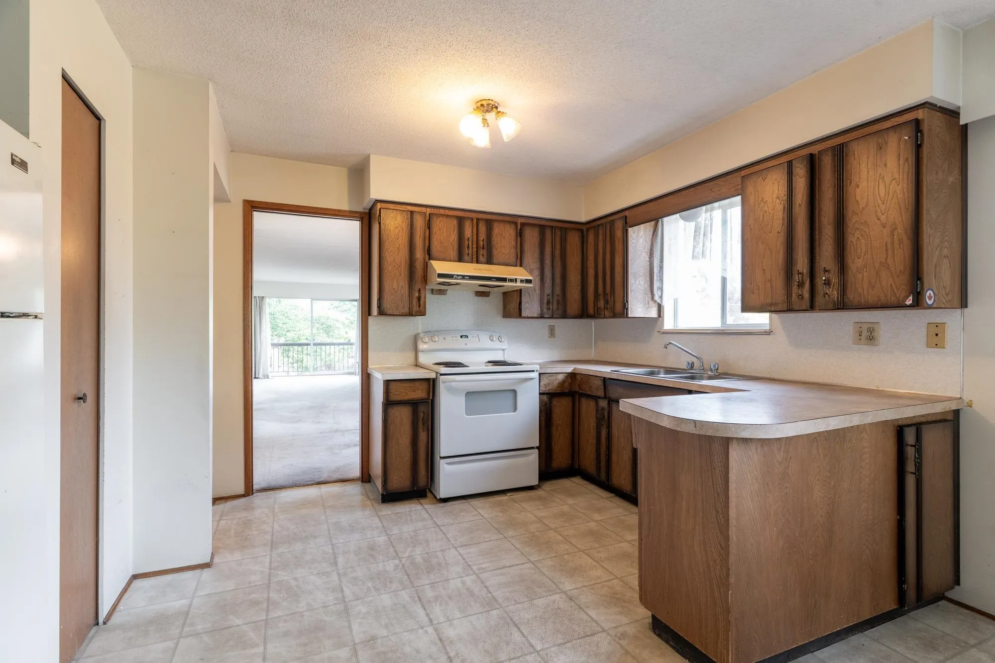 150 E 28 Avenue