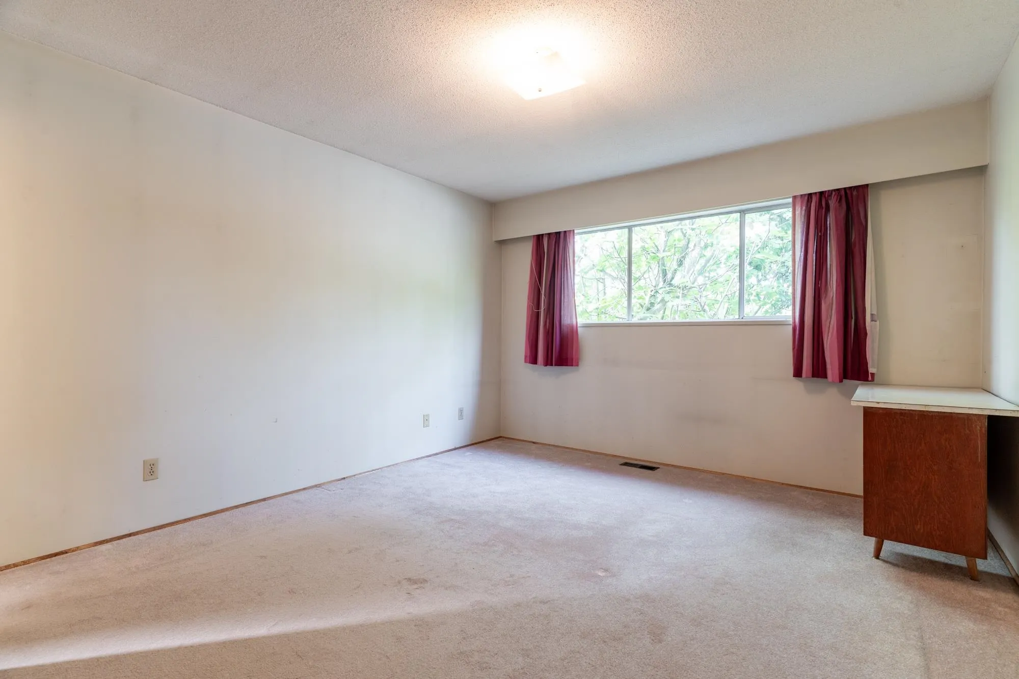 150 E 28 Avenue