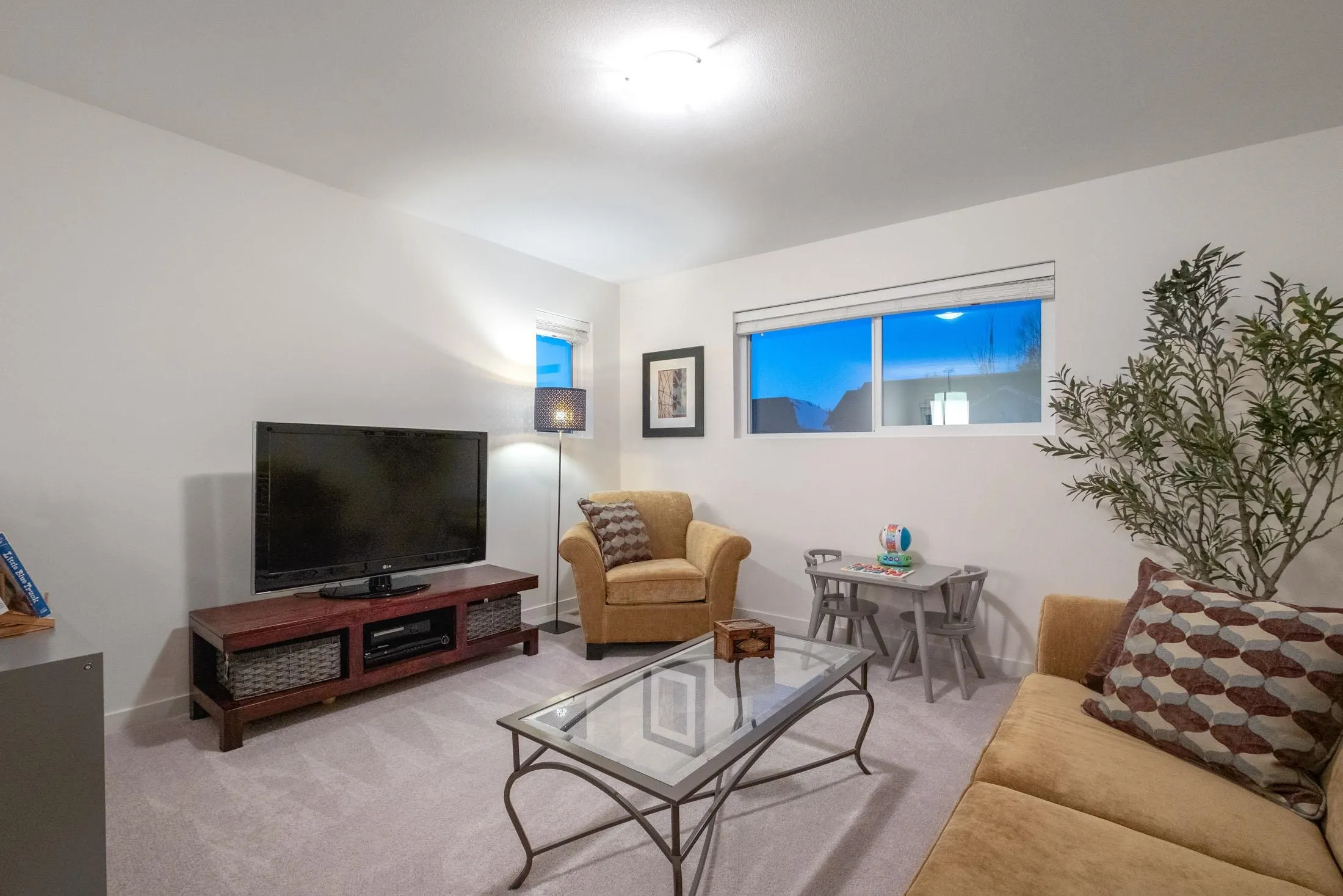24095 Fern Crescent