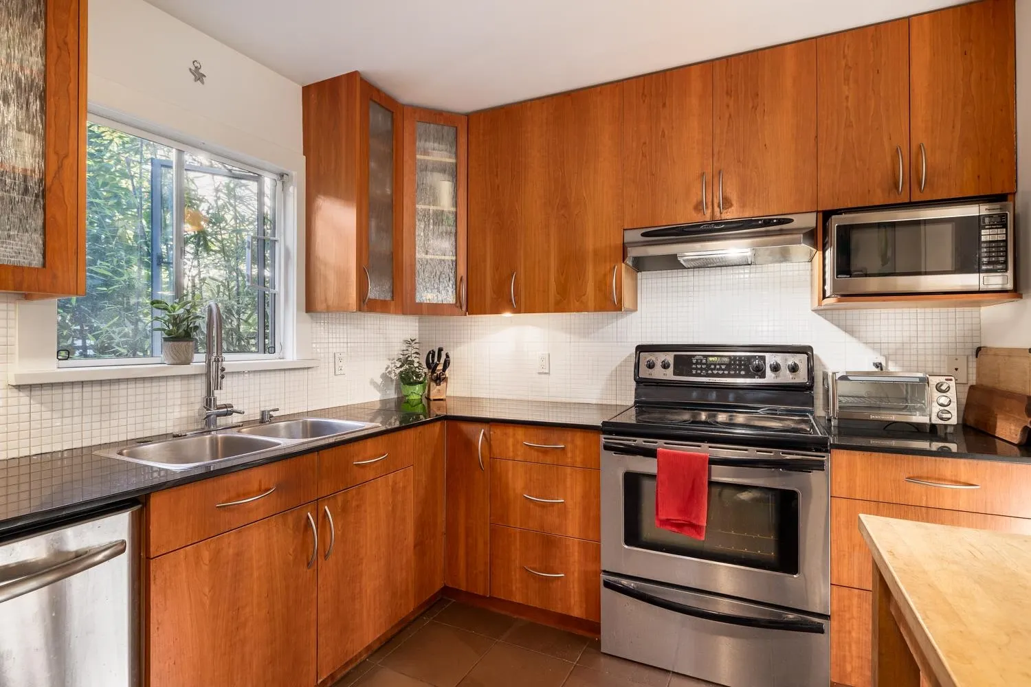 158 E 17th Avenue