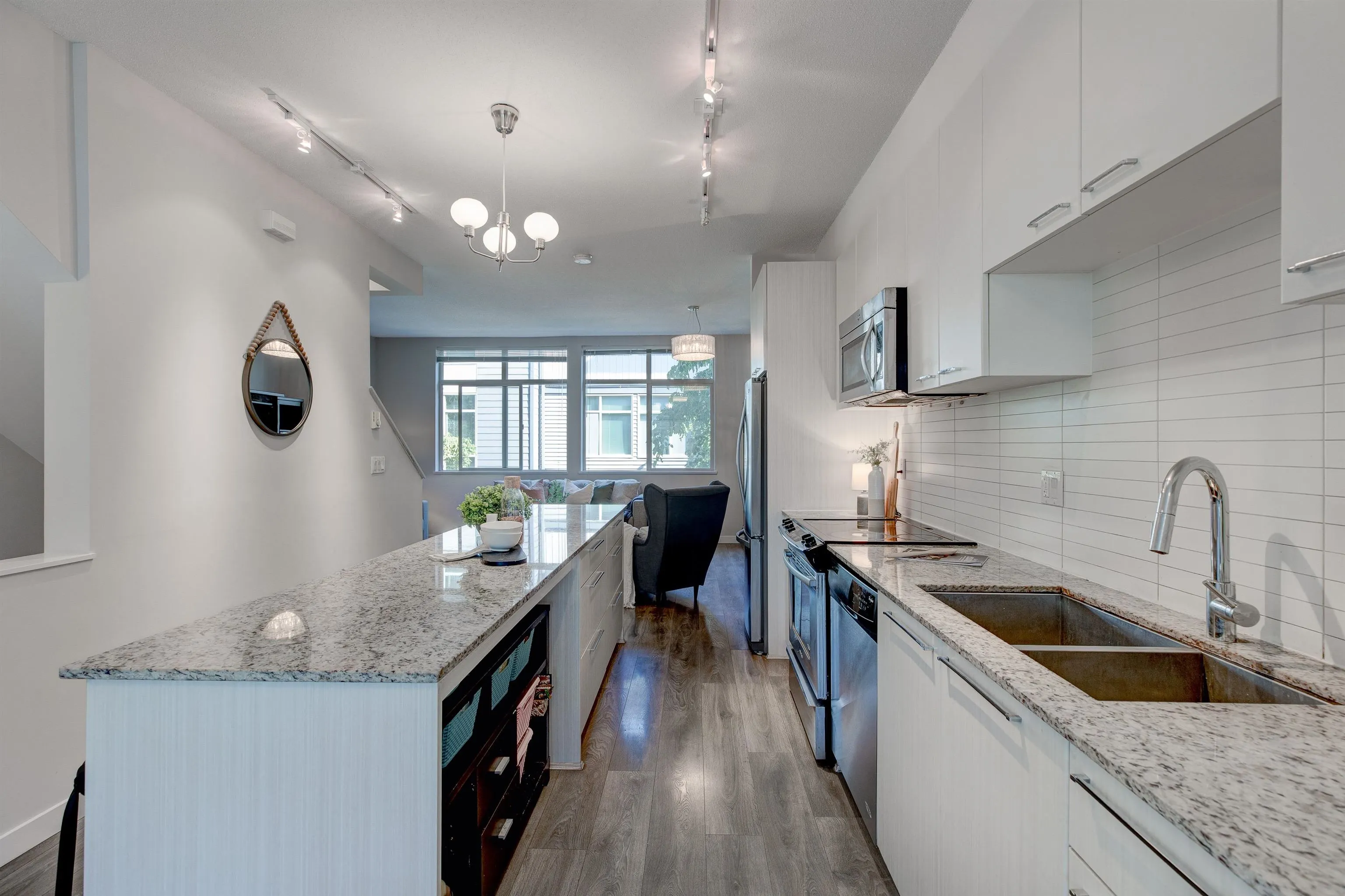 87 8473 163 Street