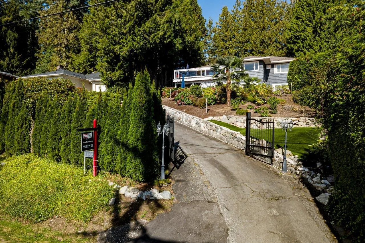 1249 Nepal Crescent