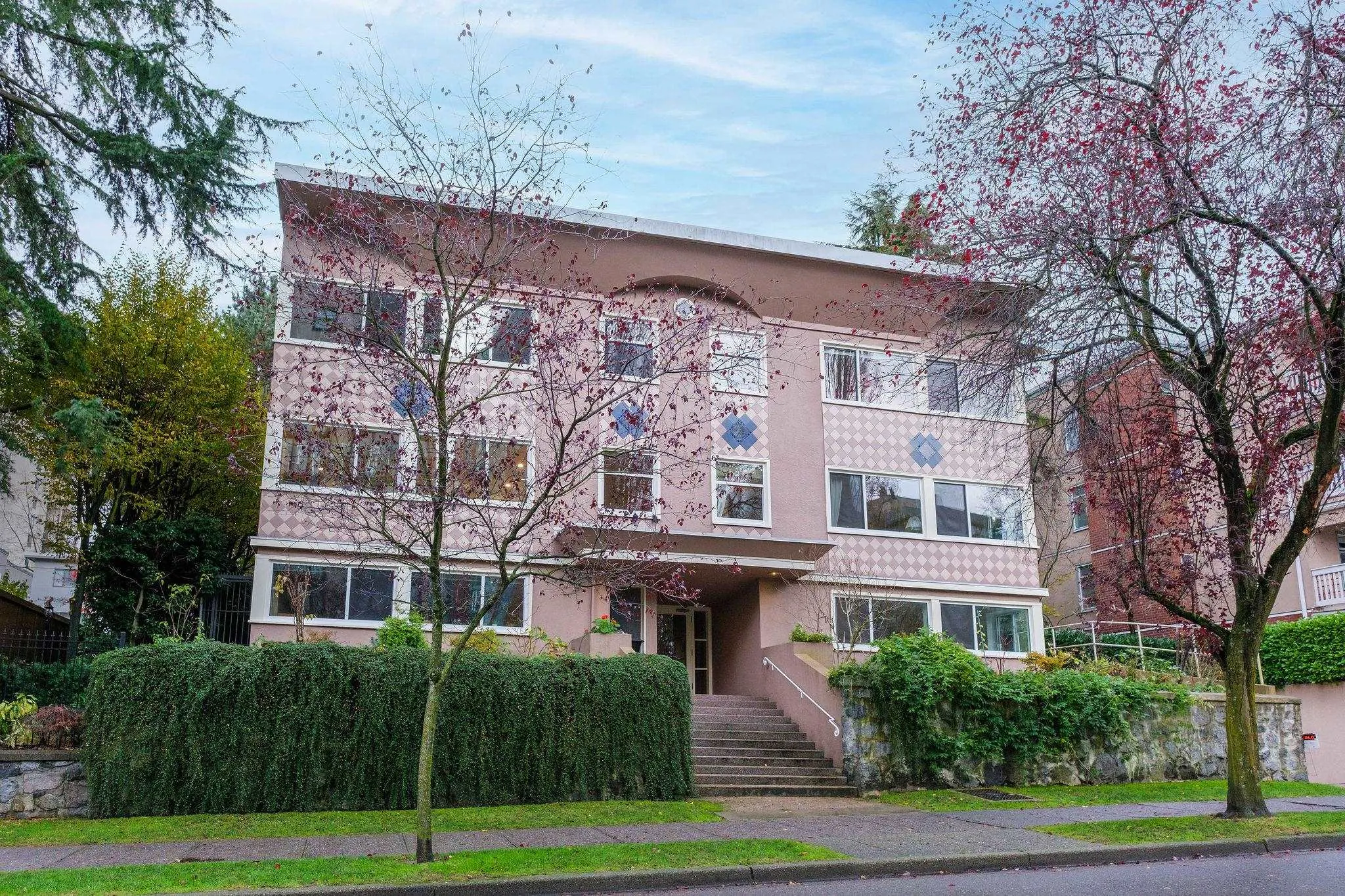 203 1878 Robson Street