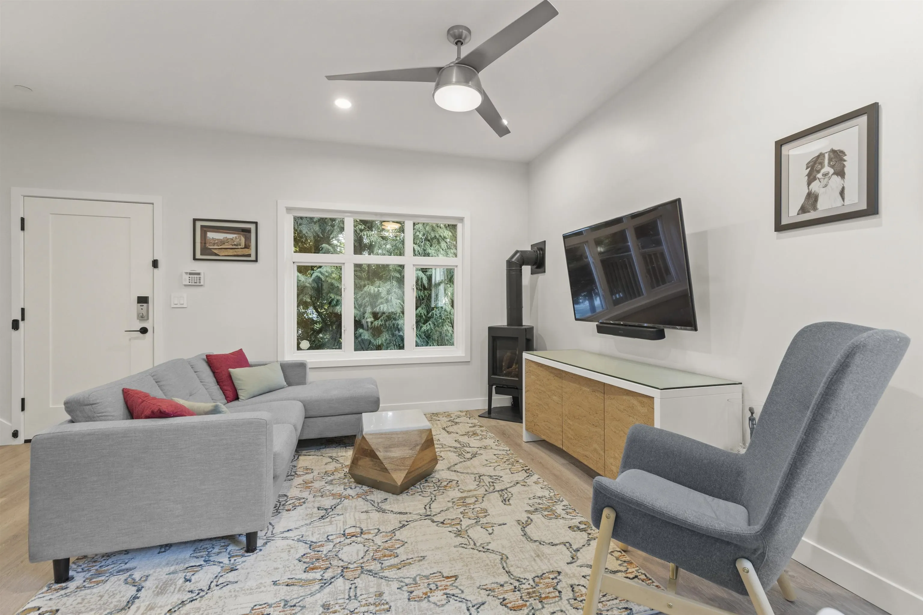 1676 Victoria Drive