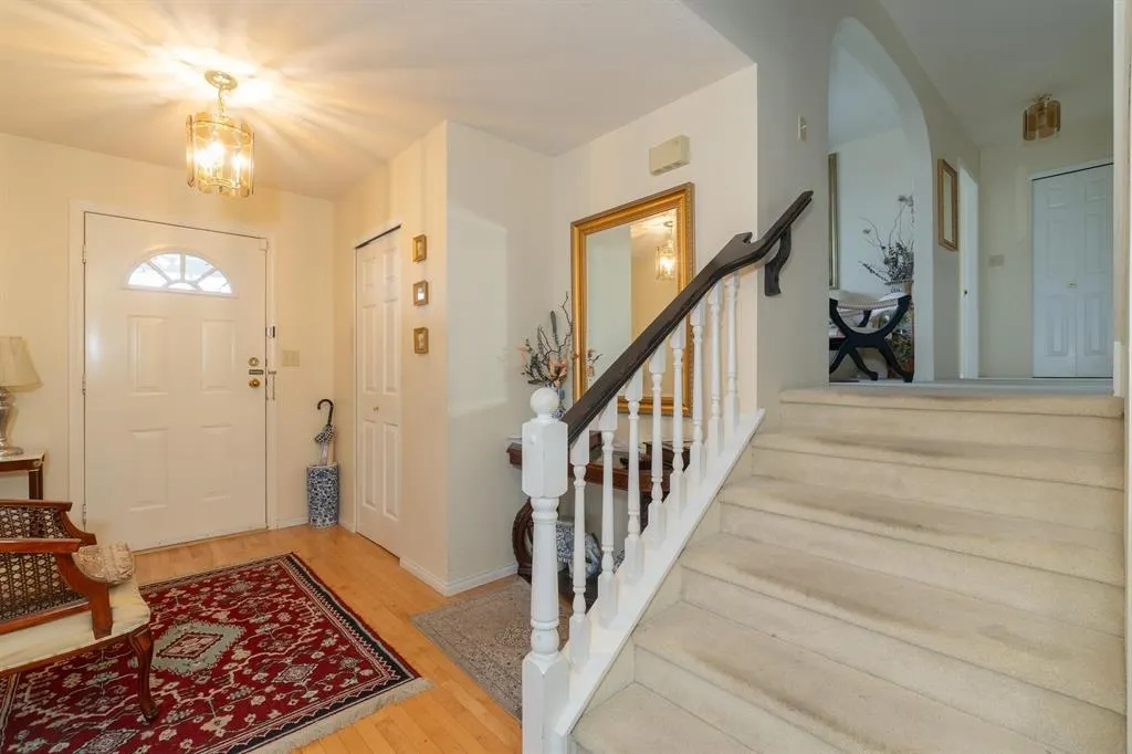 100 E Kensington Road