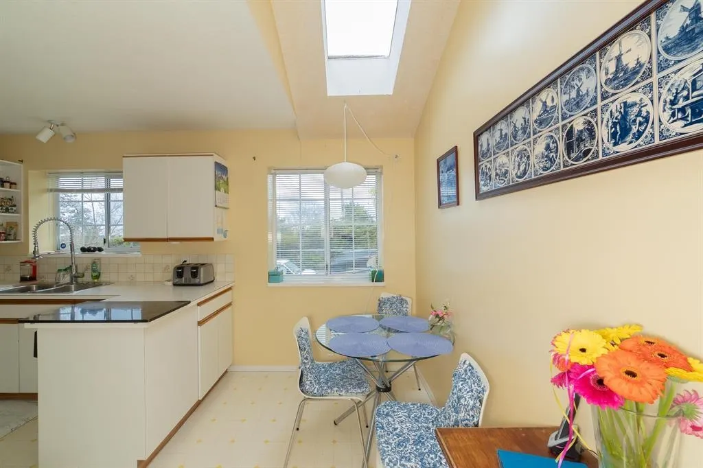 100 E Kensington Road