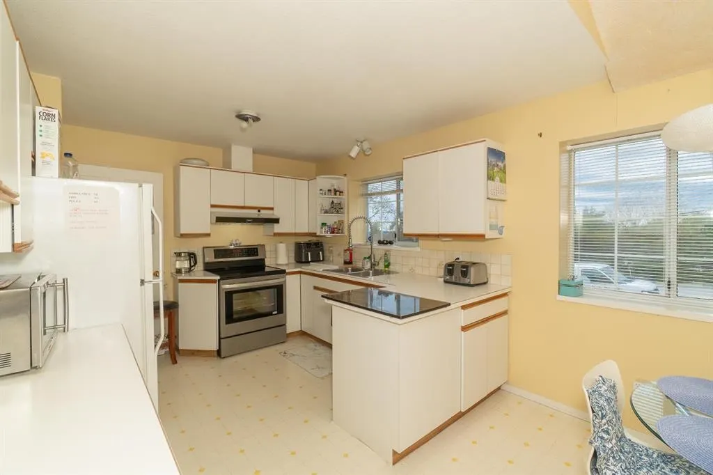 100 E Kensington Road