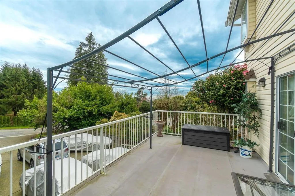 100 E Kensington Road