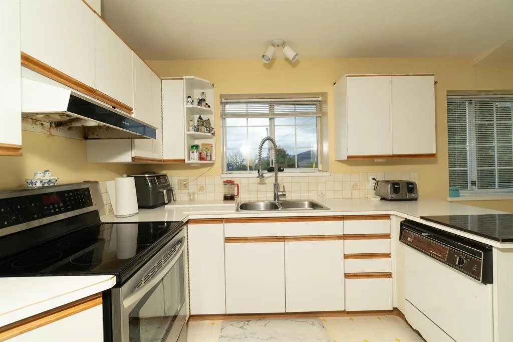 100 E Kensington Road