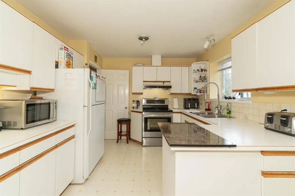 100 E Kensington Road