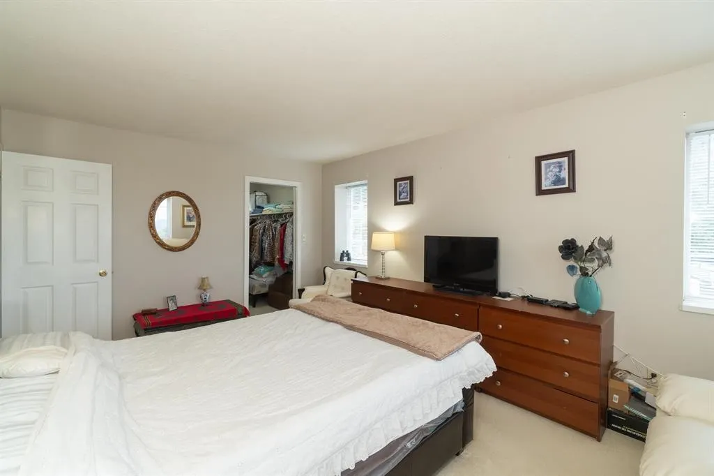 100 E Kensington Road