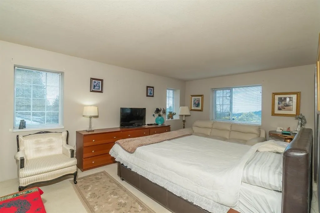 100 E Kensington Road