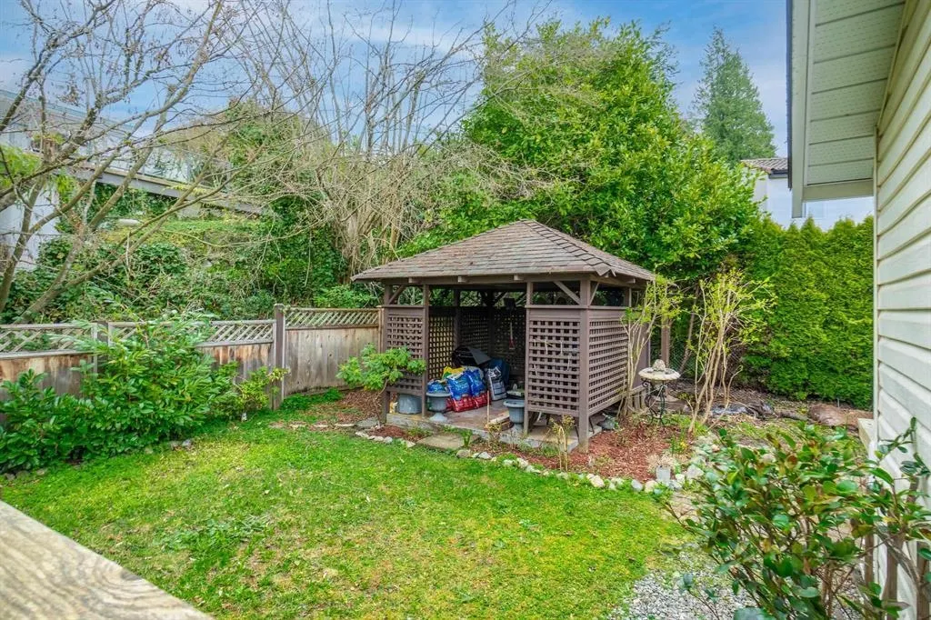 100 E Kensington Road