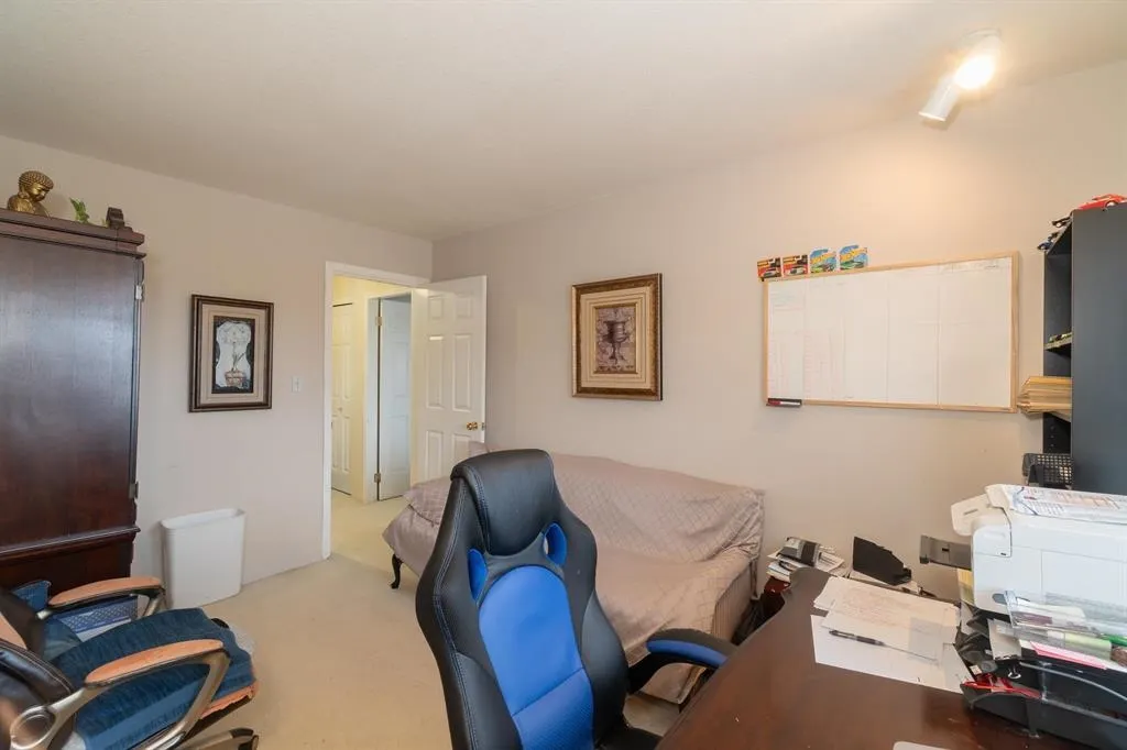 100 E Kensington Road