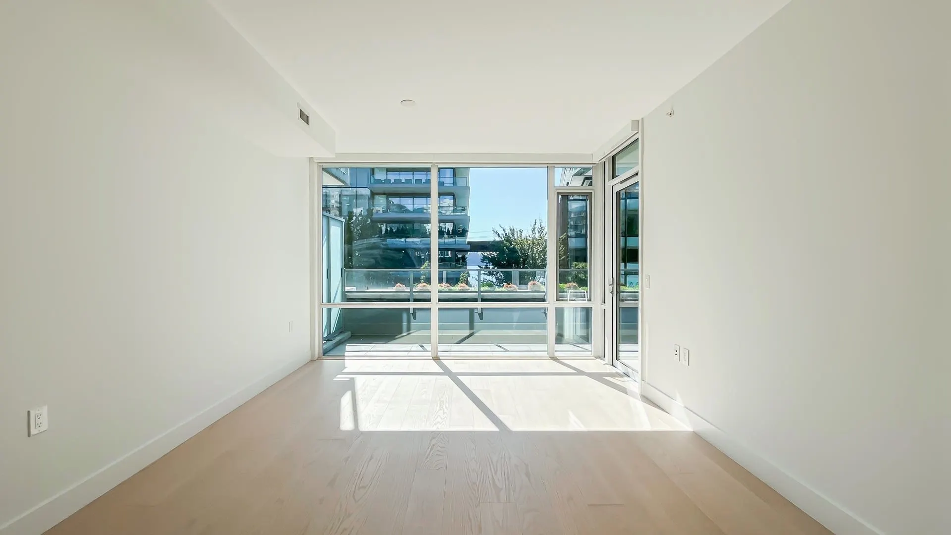 205 1331 Marine Drive