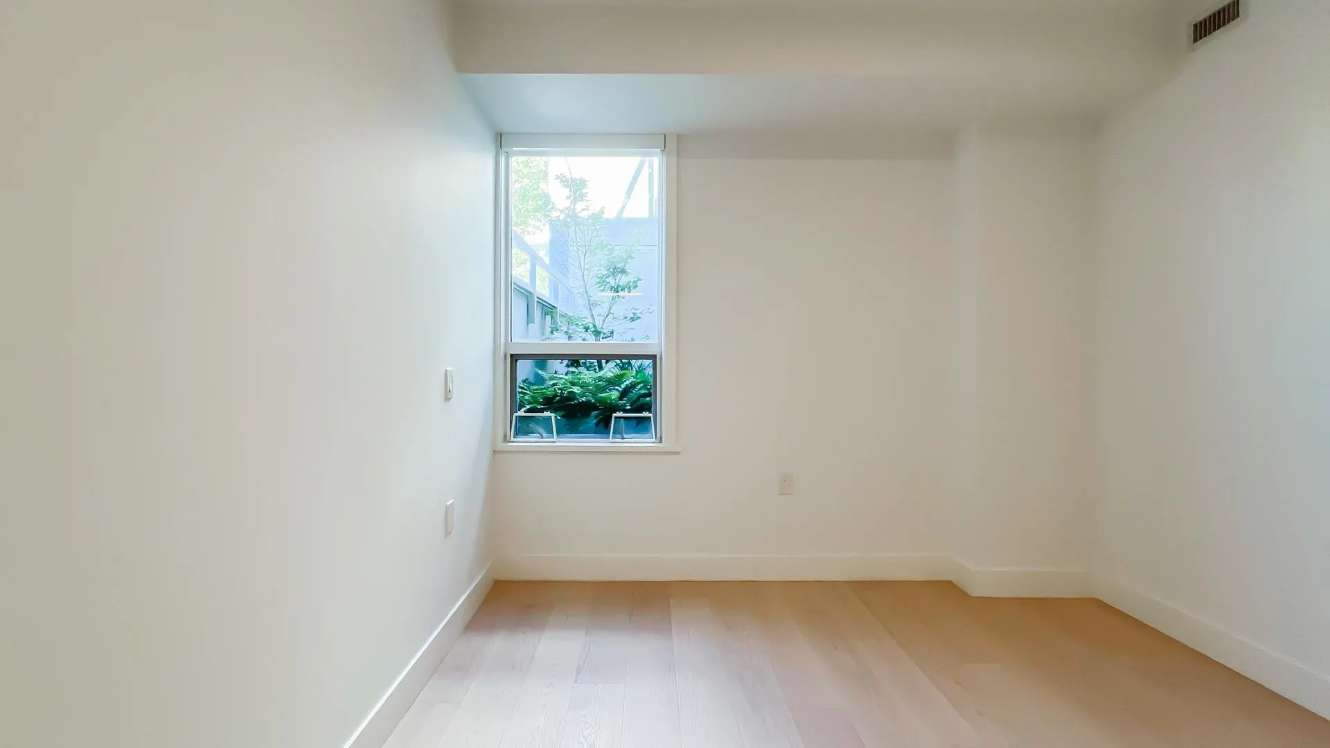 205 1331 Marine Drive