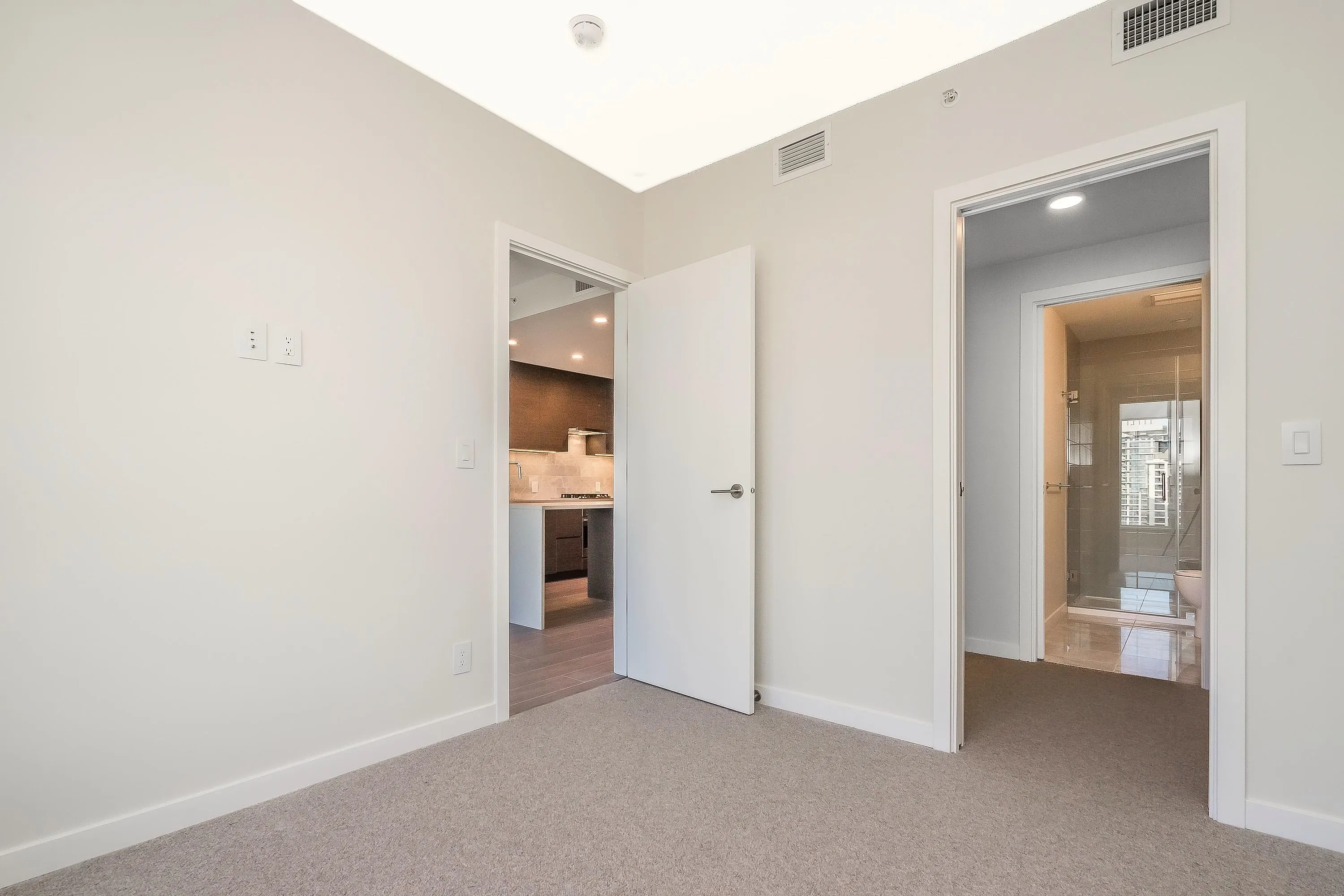 2304 2108 Gilmore Avenue