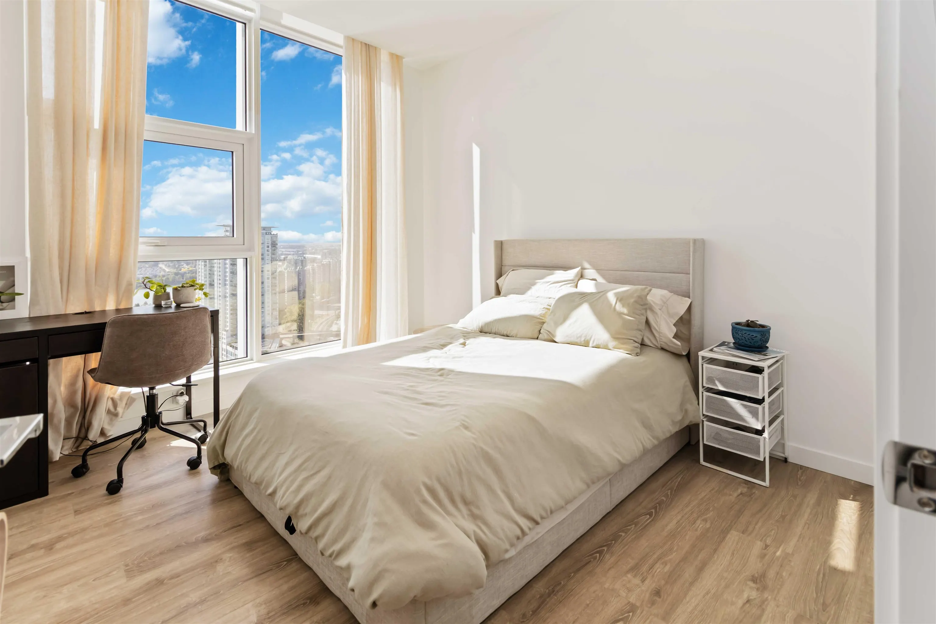 2508 680 Quayside Drive