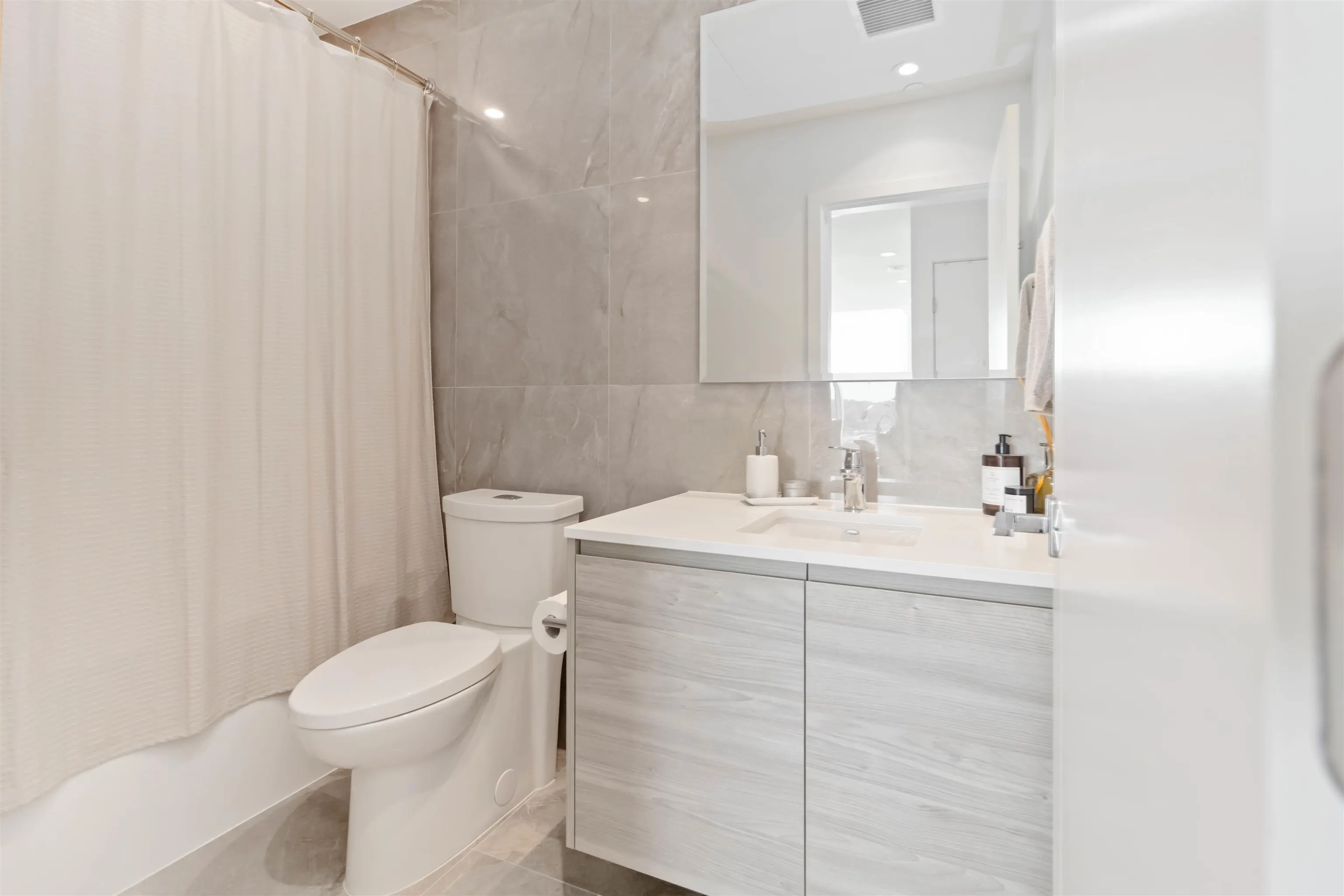 2508 680 Quayside Drive