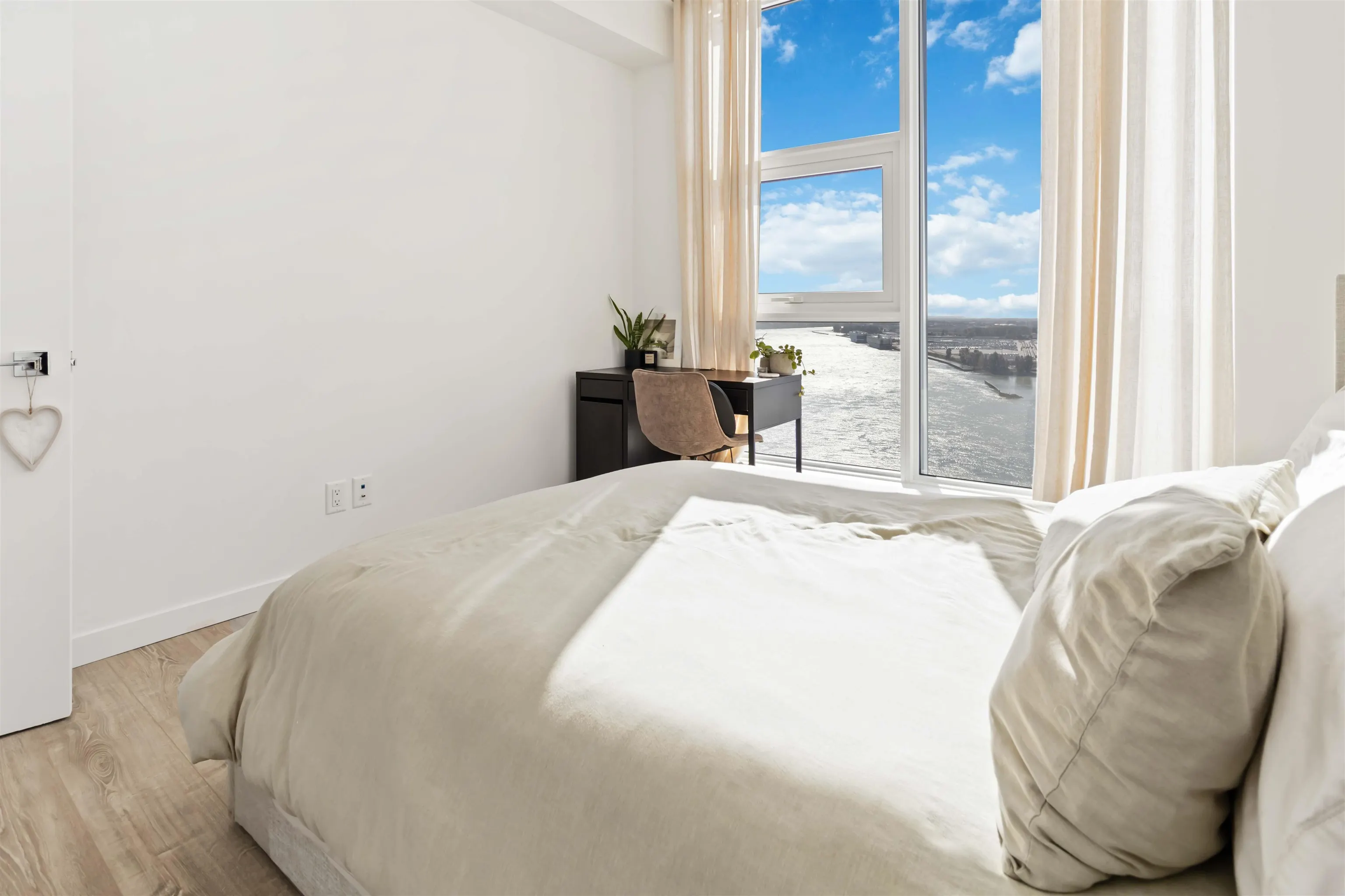 2508 680 Quayside Drive