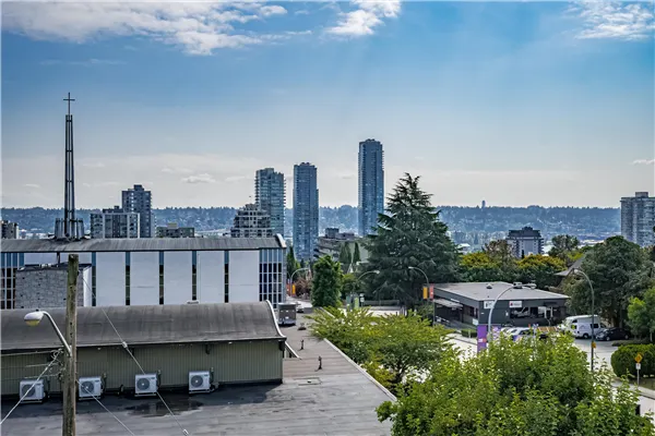 302 225 Sixth Street