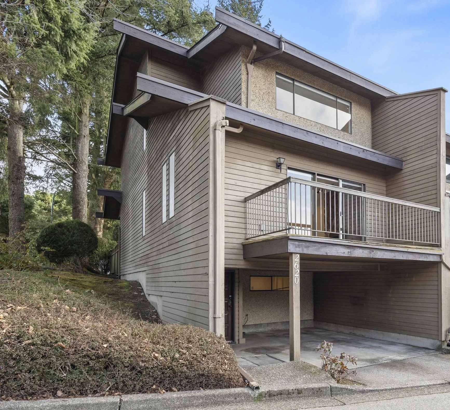 2620 Moorcroft Court
