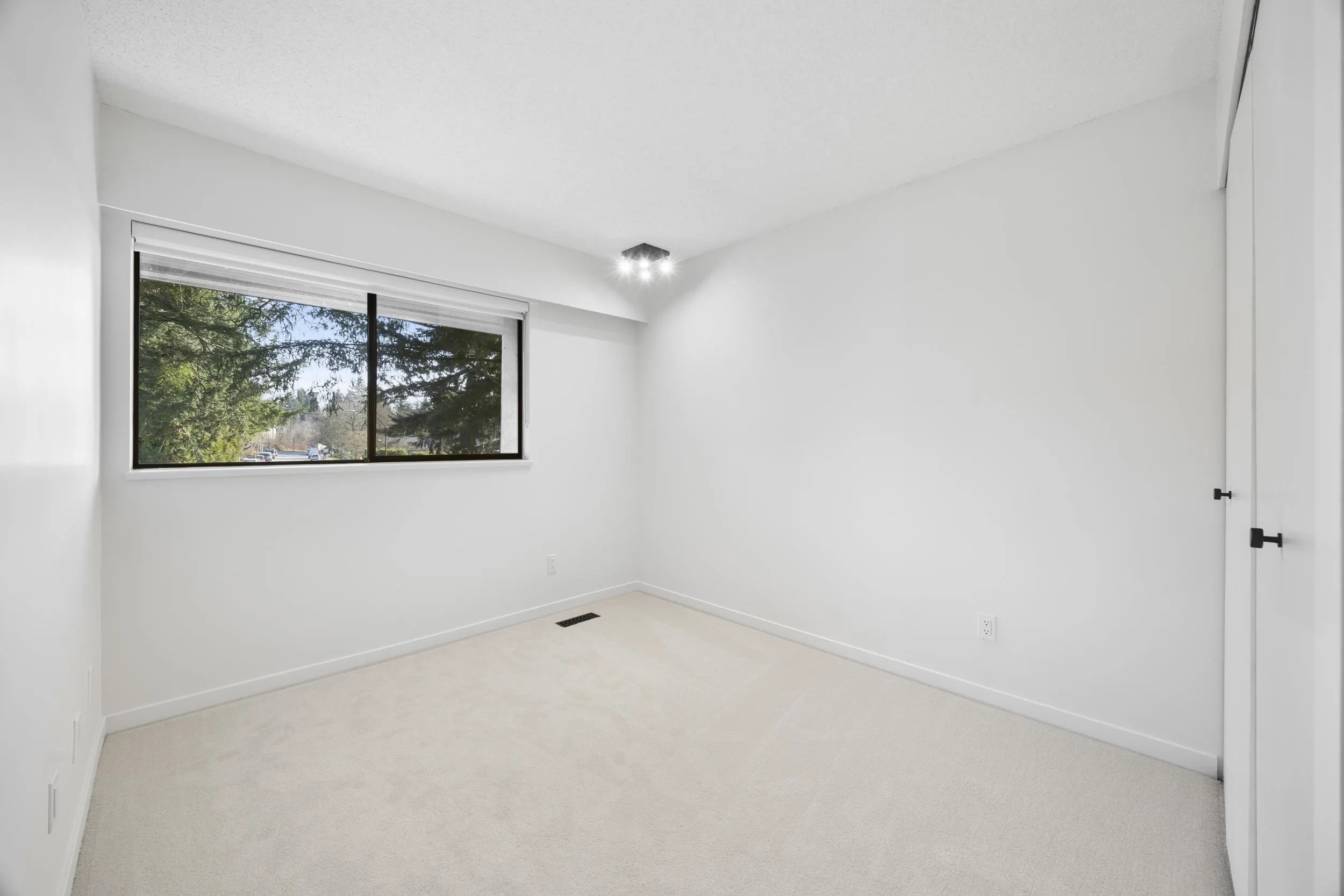 2620 Moorcroft Court