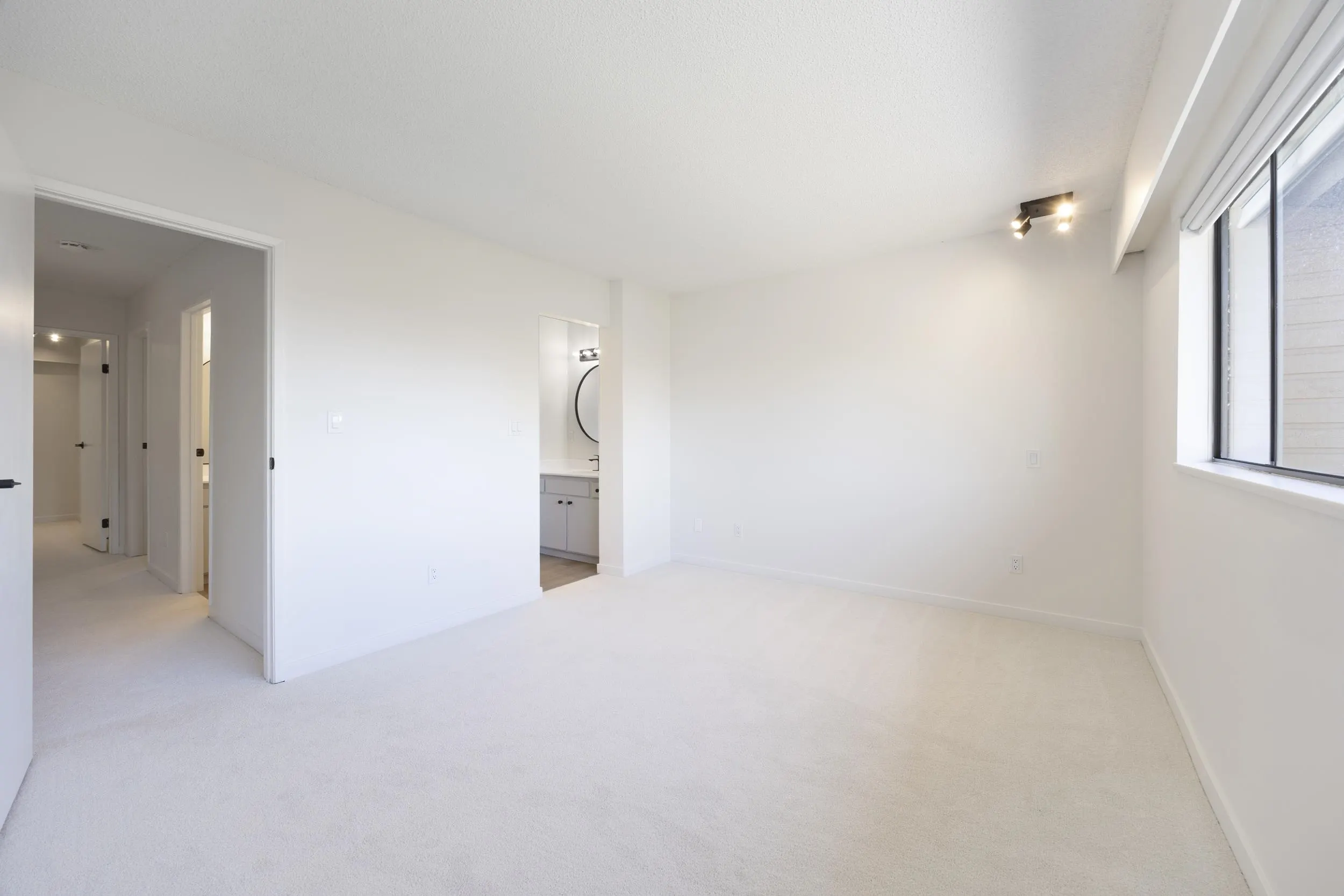 2620 Moorcroft Court