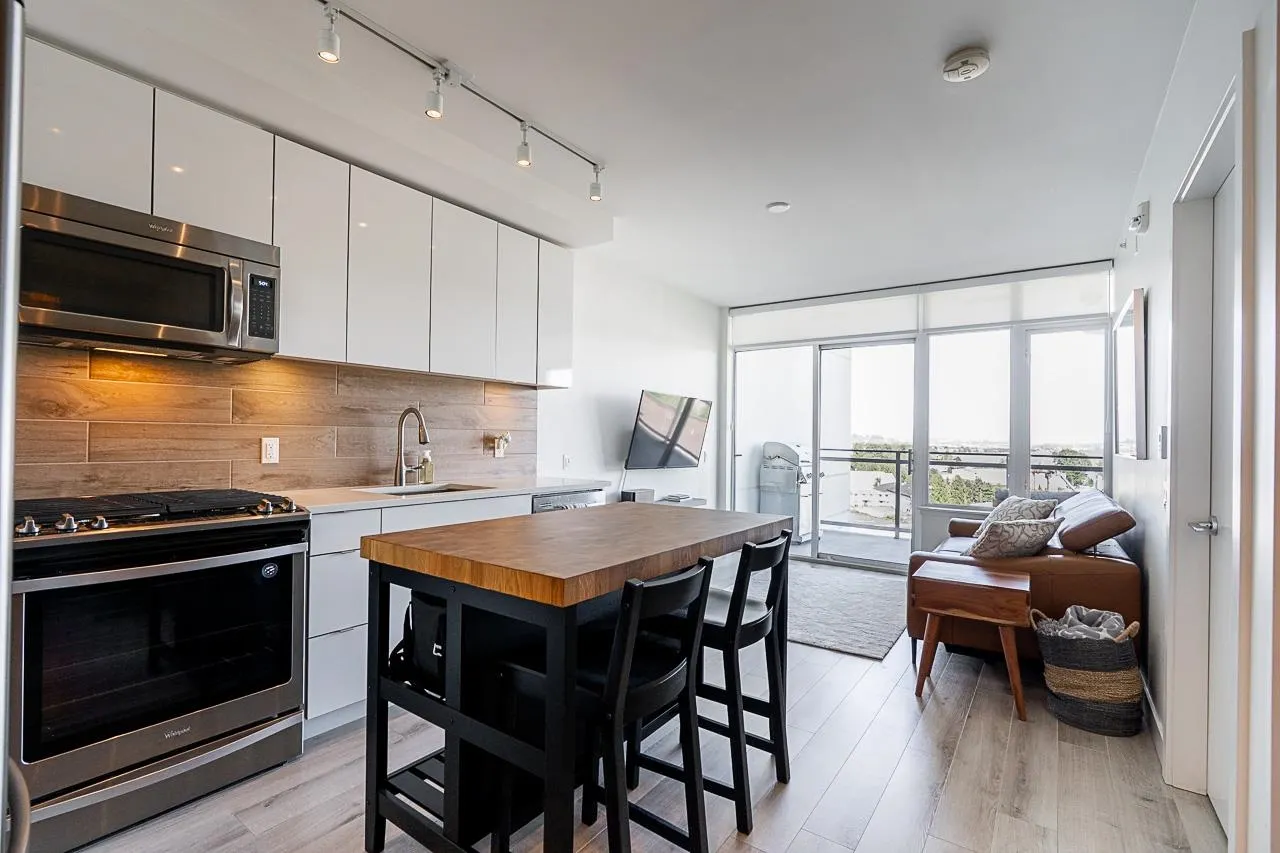 708 200 Nelson's Crescent