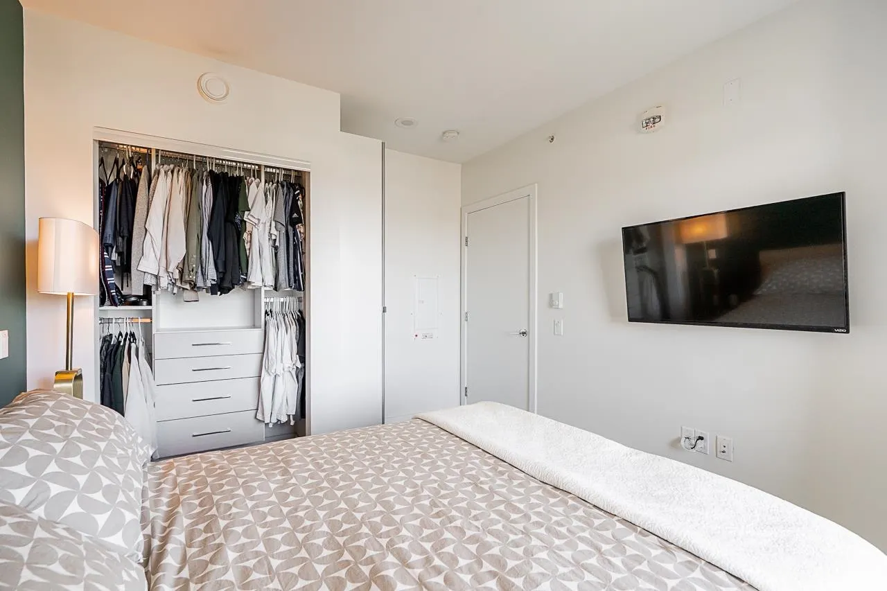 708 200 Nelson's Crescent