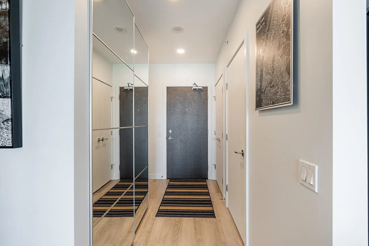 708 200 Nelson's Crescent