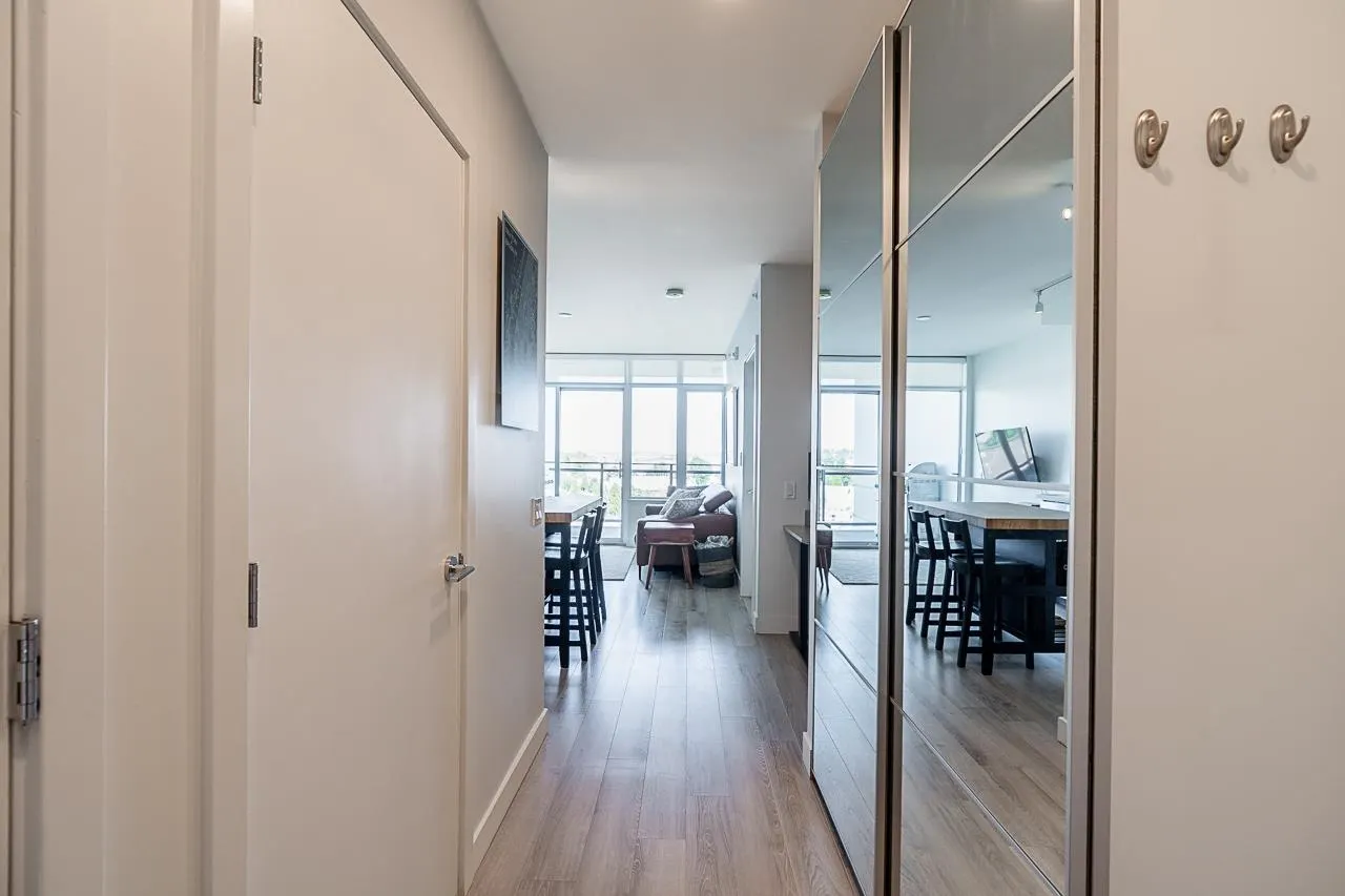 708 200 Nelson's Crescent