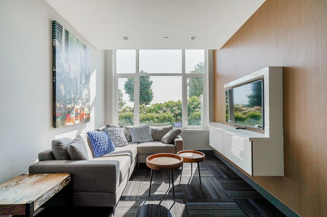 708 200 Nelson's Crescent