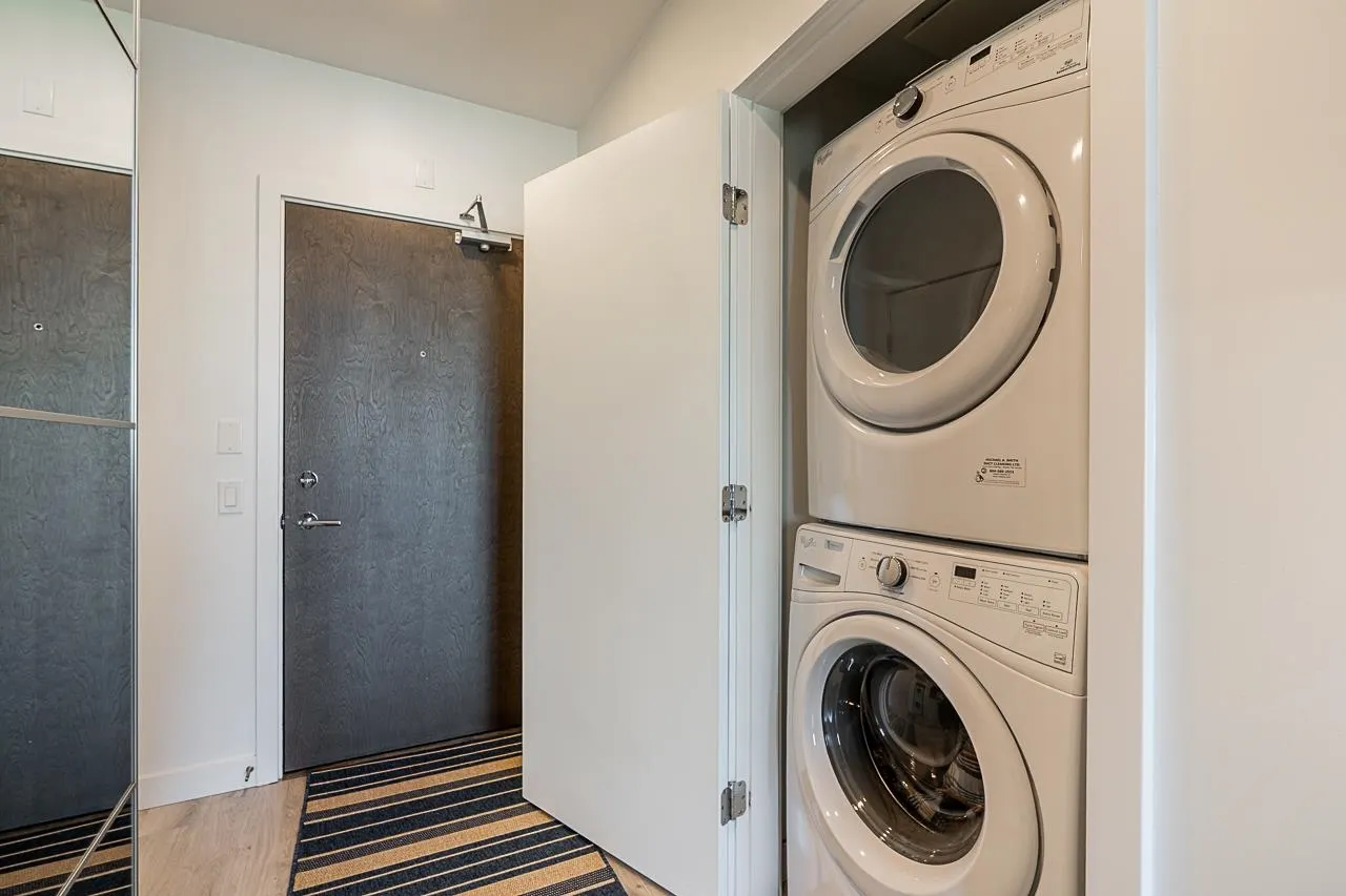 708 200 Nelson's Crescent