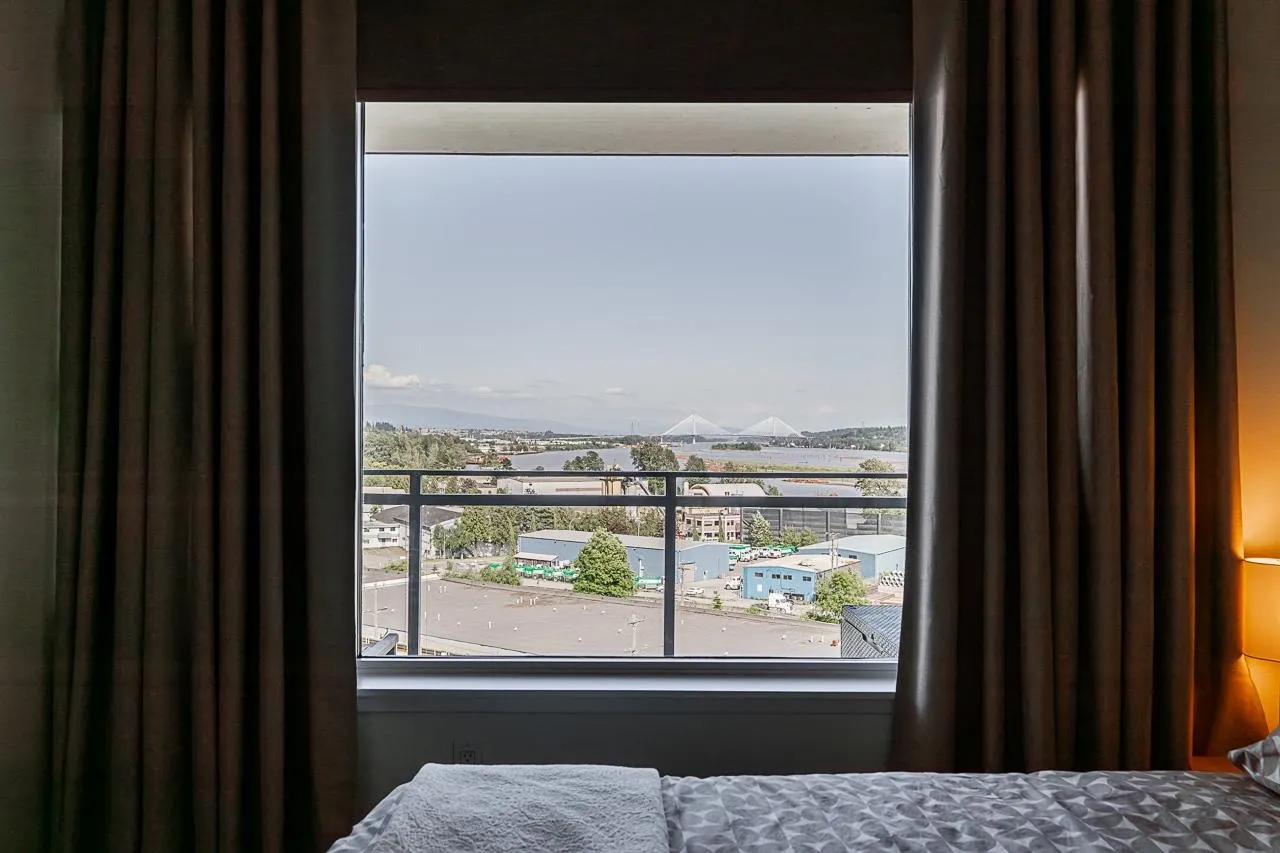 708 200 Nelson's Crescent