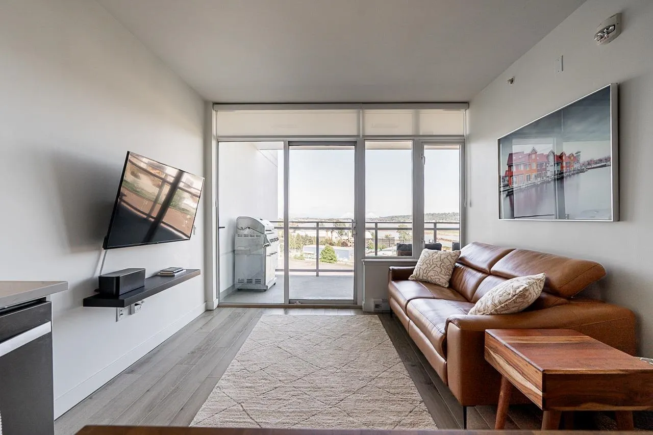 708 200 Nelson's Crescent