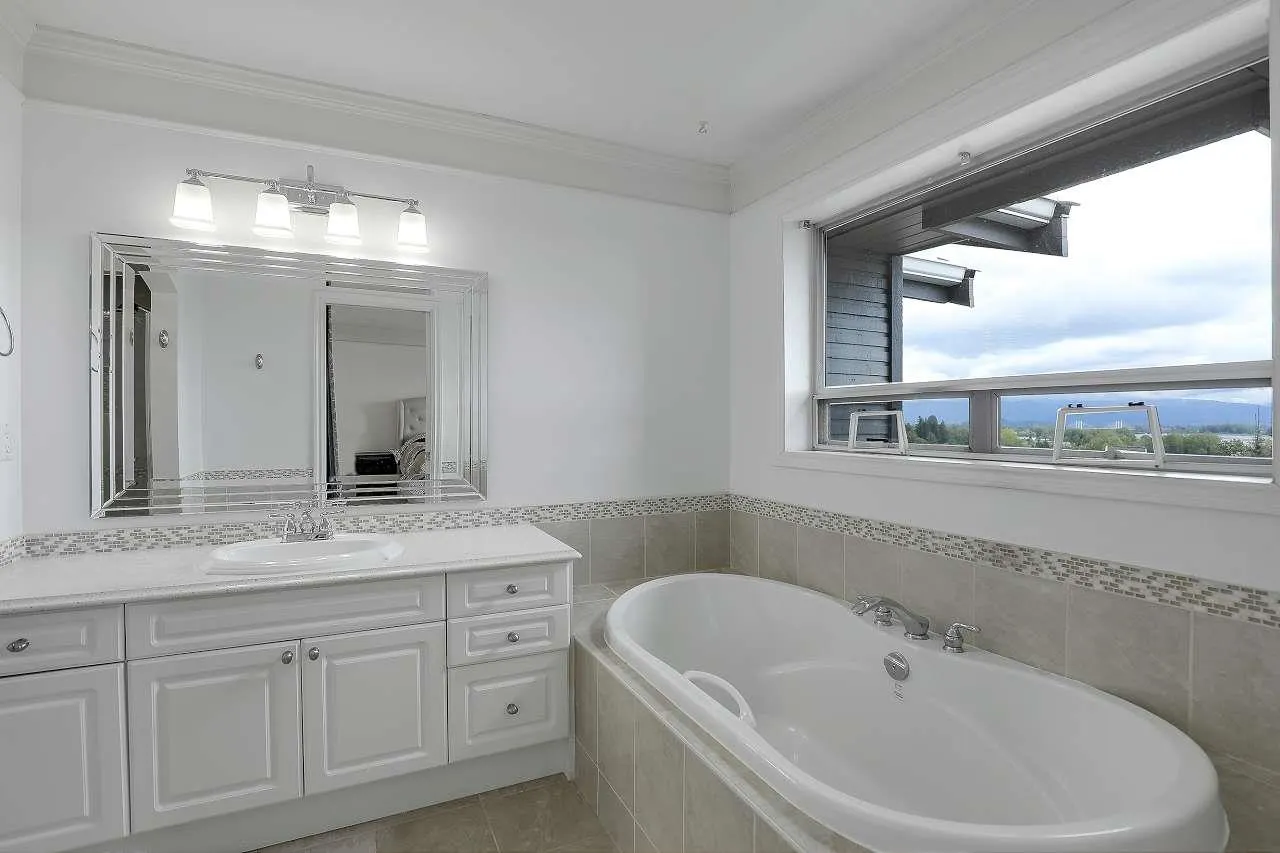 117 1140 Castle Crescent