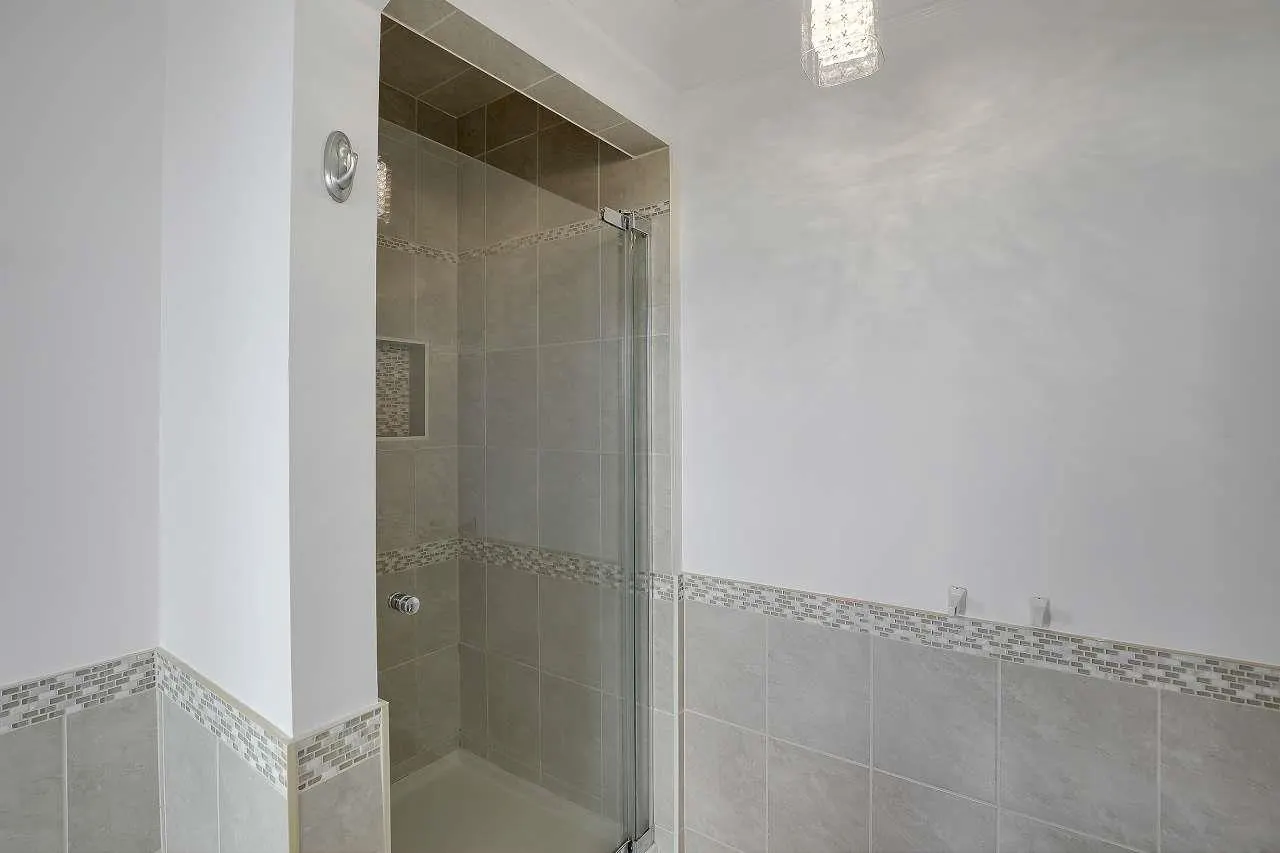 117 1140 Castle Crescent