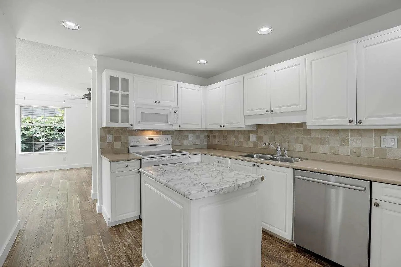 117 1140 Castle Crescent