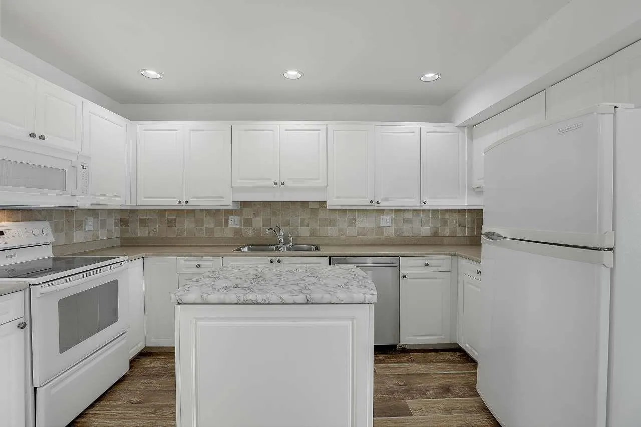 117 1140 Castle Crescent