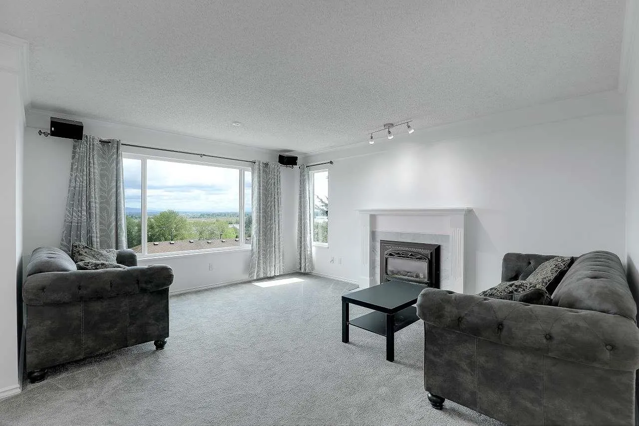 117 1140 Castle Crescent