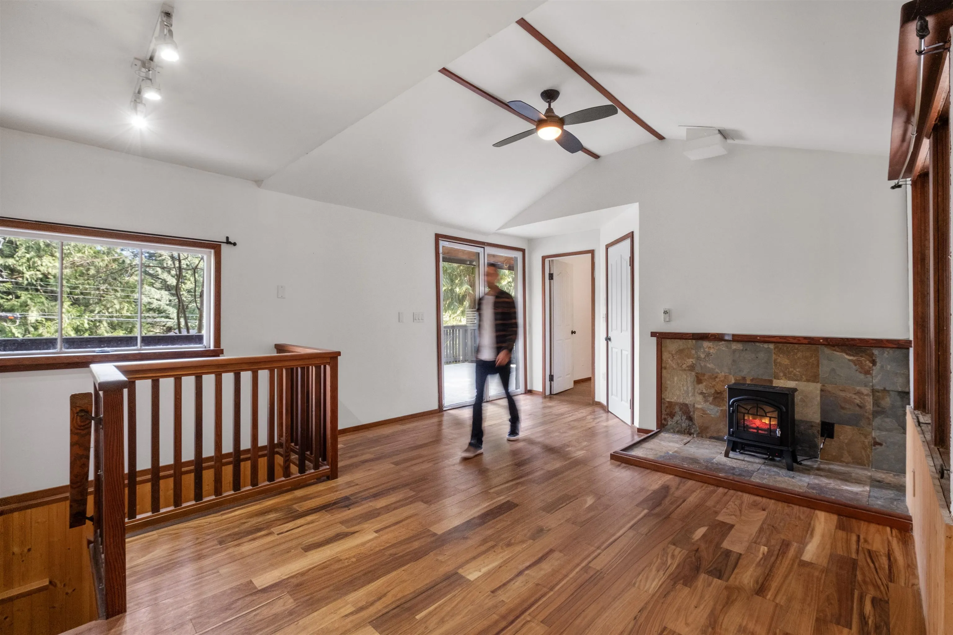 1312 Hillcrest Road
