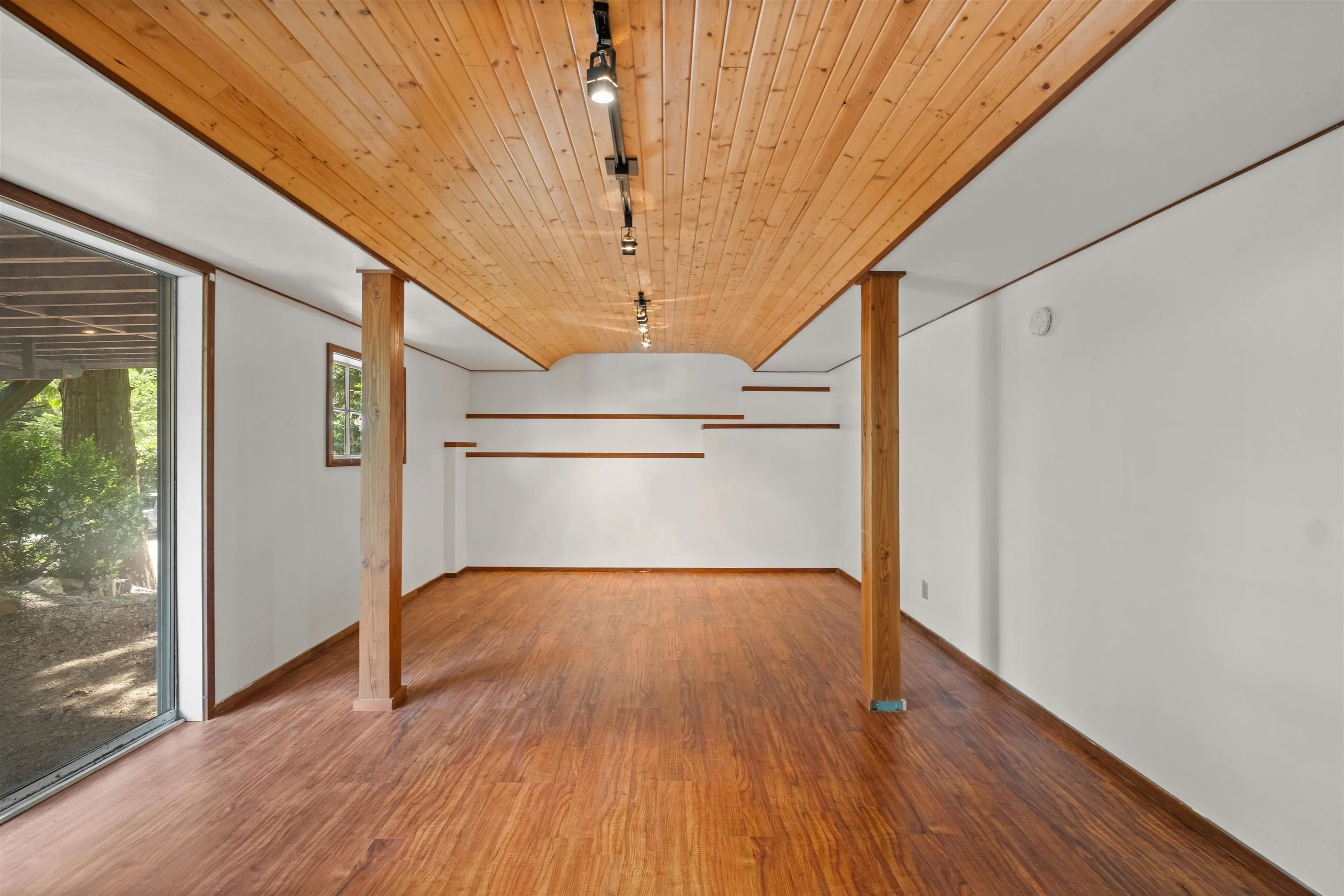 1312 Hillcrest Road